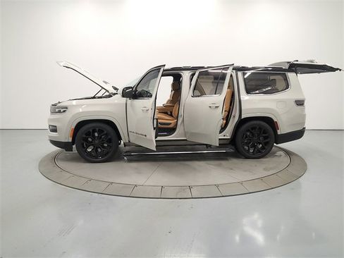 Used 2022 Jeep Grand Wagoneer Series III w/ Rear Seat Video Group 1 image 12