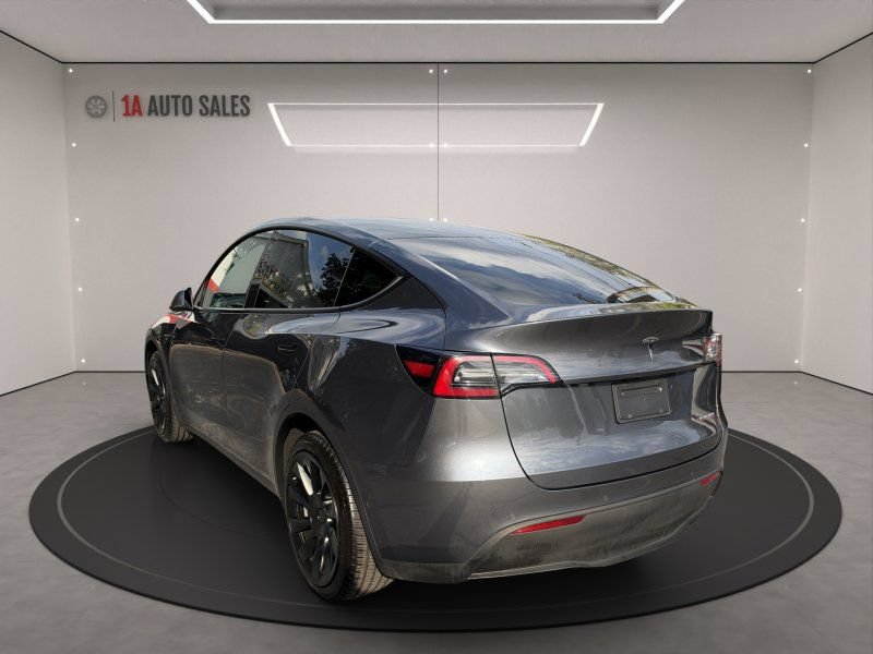 Used 2021 Tesla Model Y Long Range AWD/4WD image 3