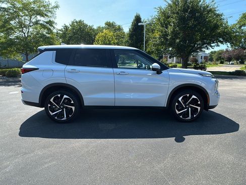 Used 2024 Mitsubishi Outlander SE AWD/4WD image 10