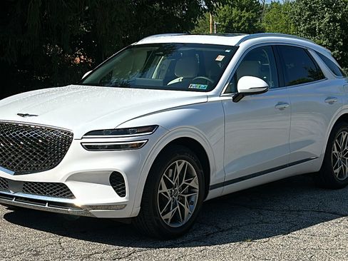Used 2025 Genesis GV70 2.5T w/ Select Package AWD/4WD image 2