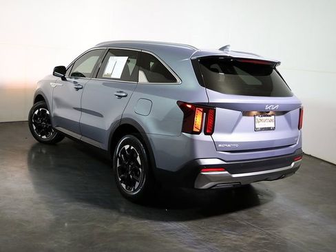 Used 2024 Kia Sorento S w/ Panoramic Sunroof Package AWD/4WD image 2