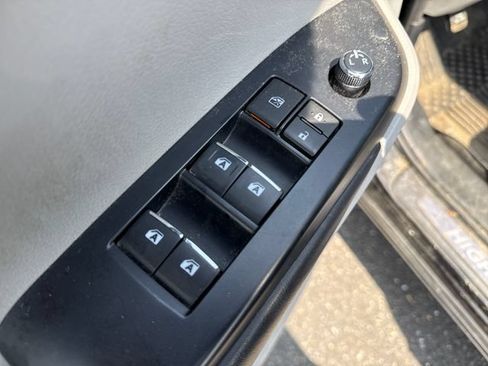 Used 2018 Toyota Highlander Limited Platinum AWD/4WD image 20