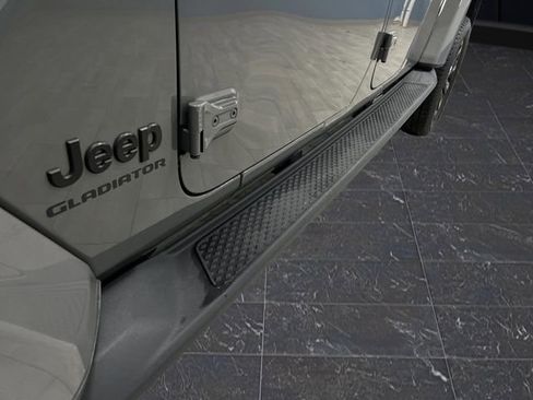 Used 2022 Jeep Gladiator Overland image 37