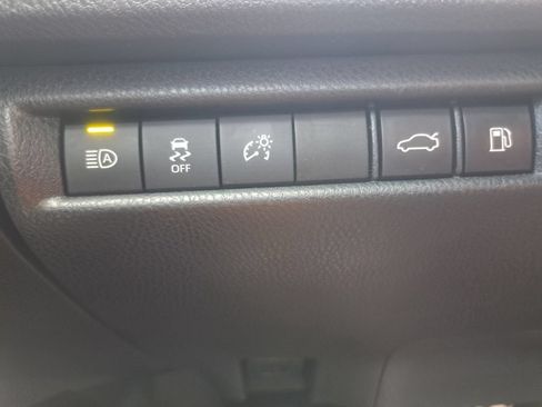 Used 2025 Toyota Camry SE w/ Convenience Package FWD image 14