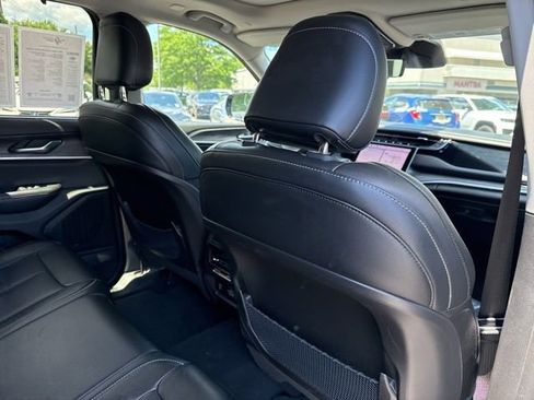 Used 2023 Jeep Grand Cherokee Limited w/ Luxury Tech Group II AWD/4WD image 22