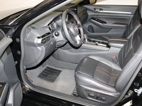 Used 2024 Nissan Altima 2.5 SR w/ SR Premium Package image 7