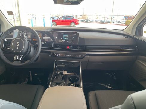 New 2026 Kia Carnival image 18