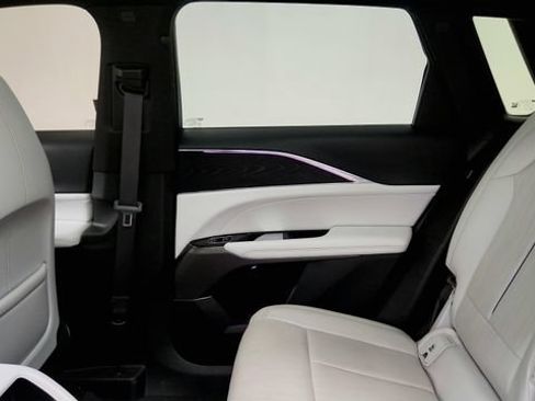 Used 2024 Cadillac Lyriq Luxury AWD/4WD image 45