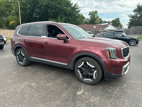 Used 2023 Kia Telluride EX w/ EX Captain's Chair Package FWD image 16