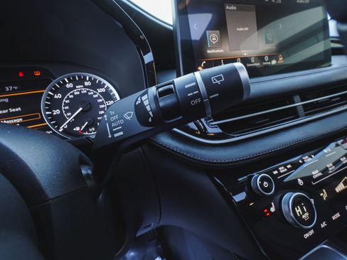 Used 2025 INFINITI QX60 Pure w/ Cargo Package image 23