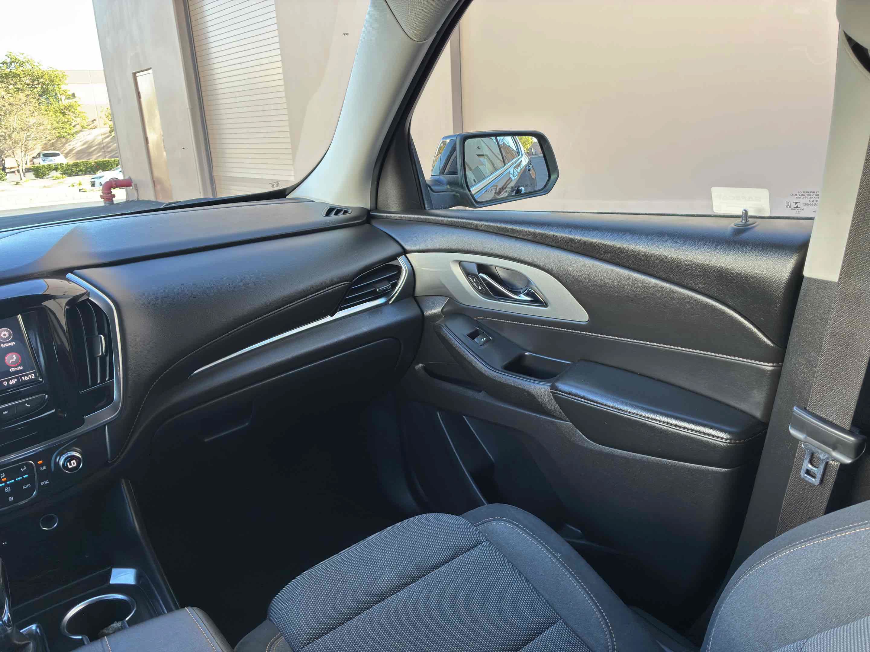 Used 2021 Chevrolet Traverse LS w/ LPO, Black Accent Package FWD image 17