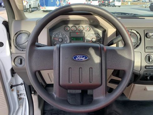 Used 2010 Ford F250 XL image 11