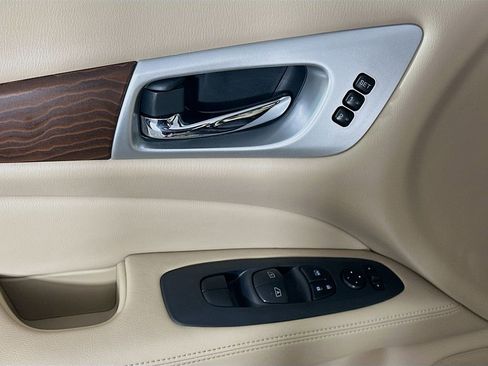 Used 2020 Nissan Pathfinder Platinum image 24