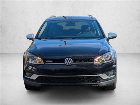 Used 2017 Volkswagen Golf Alltrack S image 5