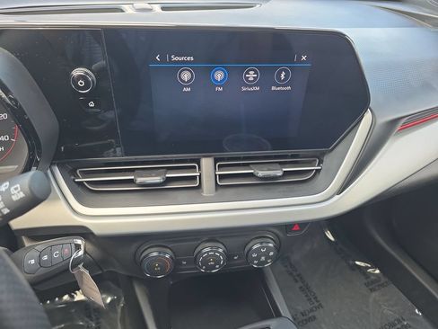 Used 2024 Chevrolet Trax RS FWD image 13