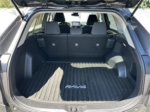 Used 2024 Toyota RAV4 LE AWD/4WD image 28