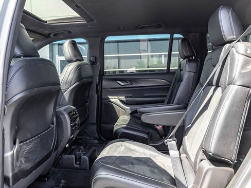 Used 2025 Jeep Grand Cherokee L Altitude RWD image 18