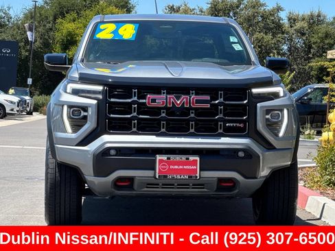 Used 2024 GMC Canyon AT4 w/ AT4 Premium Package AWD/4WD image 9