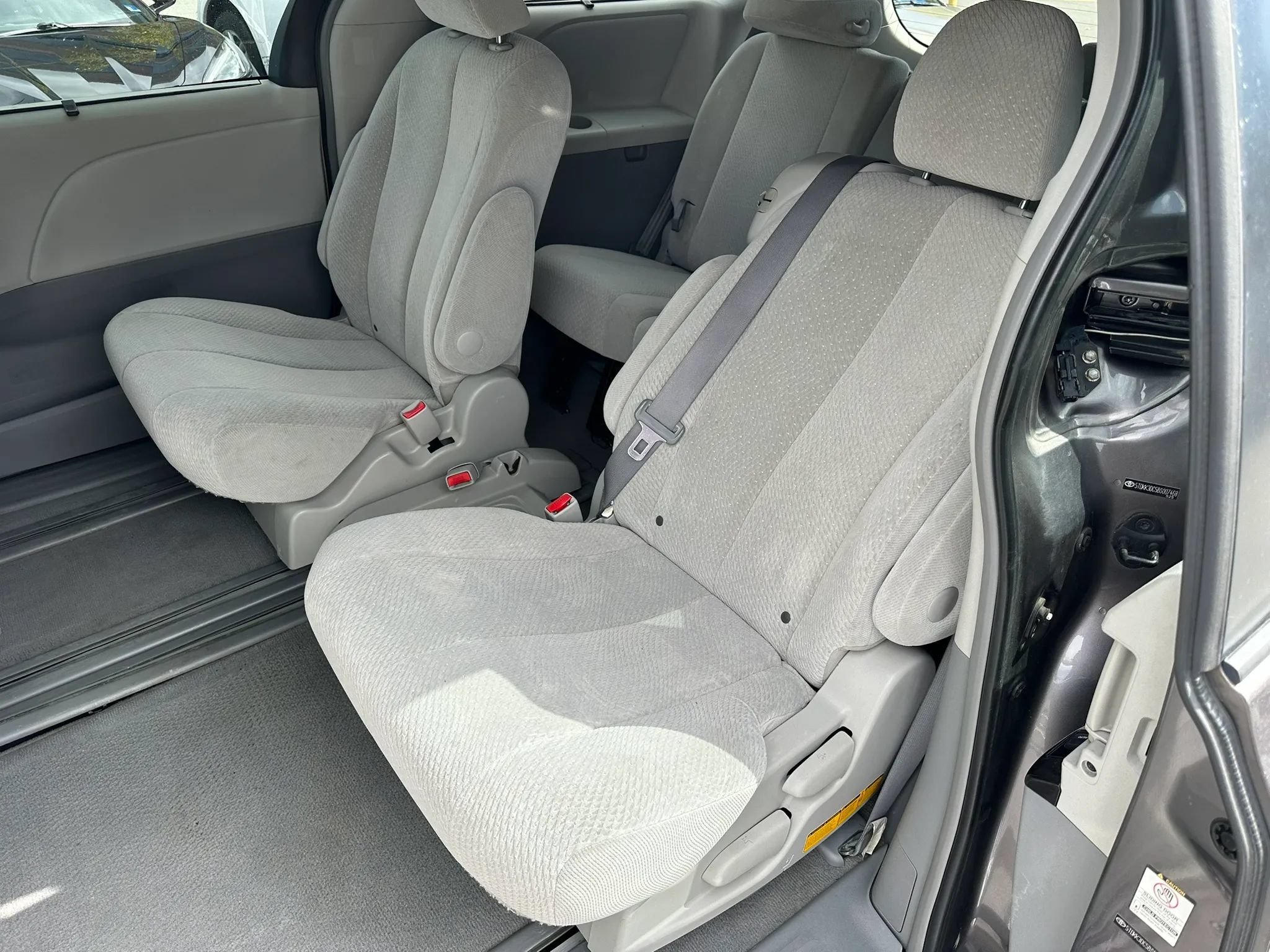 Used 2011 Toyota Sienna LE FWD image 17