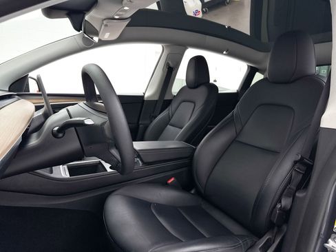 Used 2023 Tesla Model Y 2WD image 18