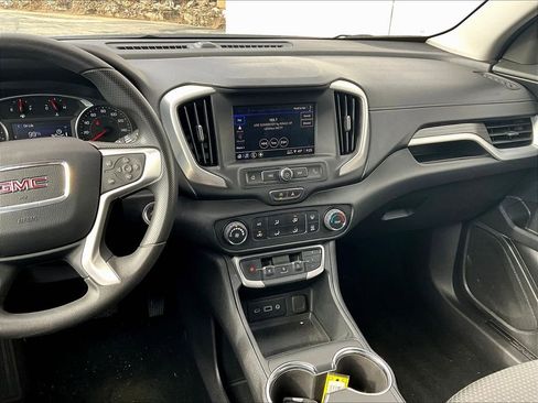 Used 2024 GMC Terrain SLE image 18