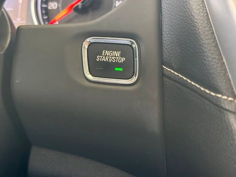 Used 2023 GMC Acadia SLE FWD image 14