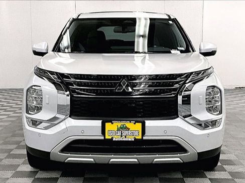 Used 2024 Mitsubishi Outlander SE image 3