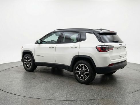 Used 2025 Jeep Compass Trailhawk image 6