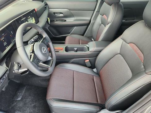 New 2025 Nissan Kicks SR image 9