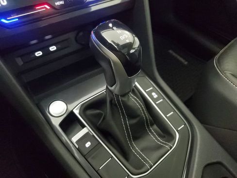 Used 2023 Volkswagen Tiguan SE w/ Panoramic Sunroof Package FWD image 30