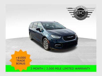 Used 2023 Chrysler Pacifica Touring-L