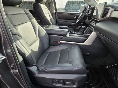 Used 2024 Toyota Sequoia SR5 w/ SR5 Premium Package AWD/4WD image 32
