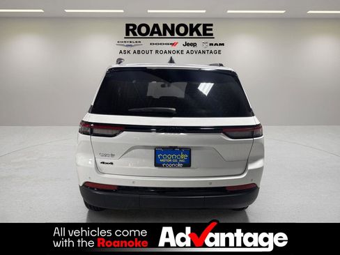 Used 2024 Jeep Grand Cherokee Altitude image 4