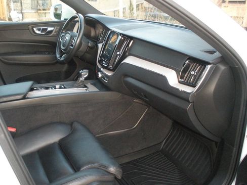 Used 2018 Volvo XC60 T6 Inscription w/ Advanced Package image 27