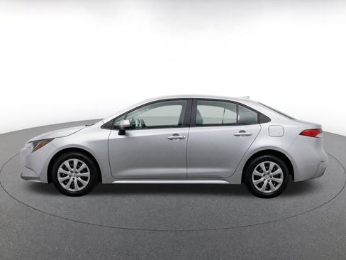Used 2025 Toyota Corolla LE FWD image 4