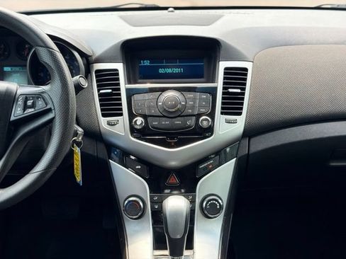 Used 2016 Chevrolet Cruze LT FWD image 18