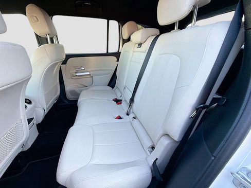 Used 2025 Mercedes-Benz GLB 250 image 19