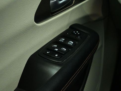 Used 2018 Chrysler Pacifica Touring Plus image 9