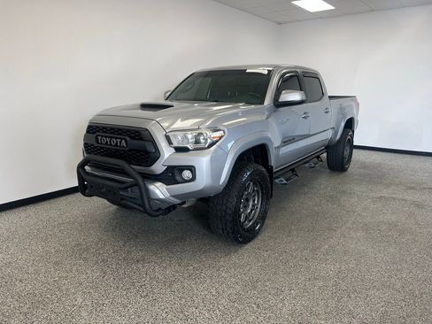 Used 2017 Toyota Tacoma TRD Sport image 16