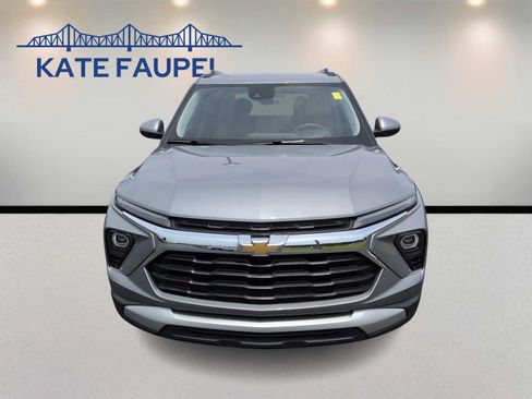 Used 2025 Chevrolet TrailBlazer LT AWD/4WD image 2