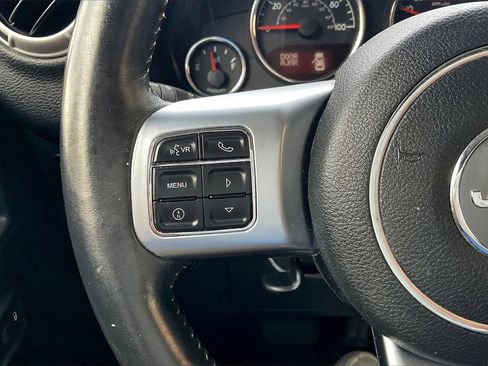 Used 2016 Jeep Wrangler Unlimited Rubicon image 18