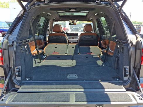 Used 2022 BMW X7 M50i AWD/4WD image 37