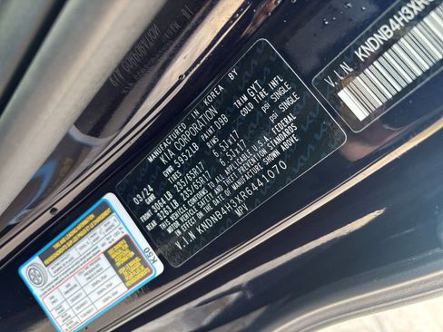 Used 2024 Kia Carnival LX image 30