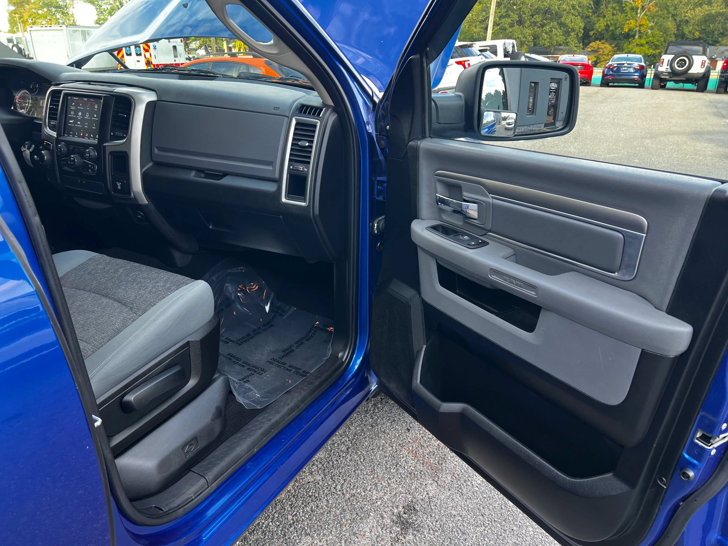Used 2019 RAM 1500 Classic SLT w/ Luxury Group RWD image 19