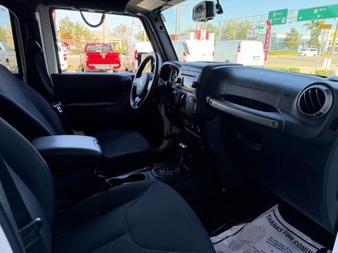 Used 2018 Jeep Wrangler Unlimited Sport S image 21
