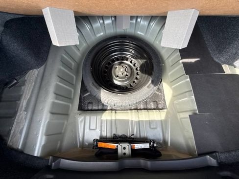 Used 2025 Nissan Versa SV FWD image 15