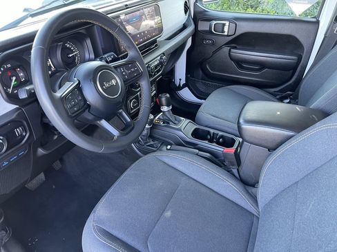 Used 2024 Jeep Wrangler Unlimited AWD/4WD image 16