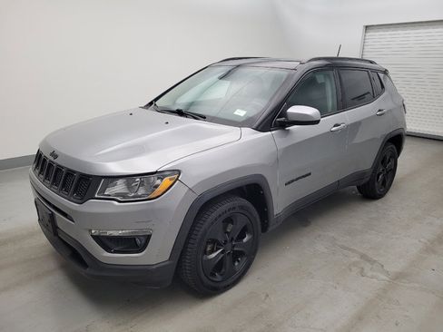 Used 2021 Jeep Compass Latitude w/ Sun and Sound Group AWD/4WD image 2