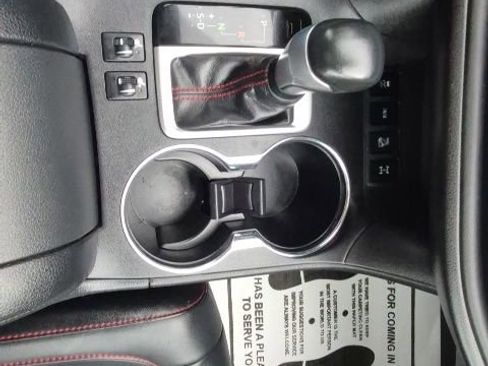 Used 2019 Toyota Highlander SE image 29