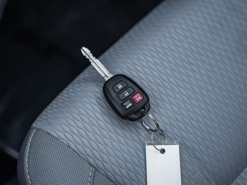 Used 2016 Toyota Corolla LE image 34